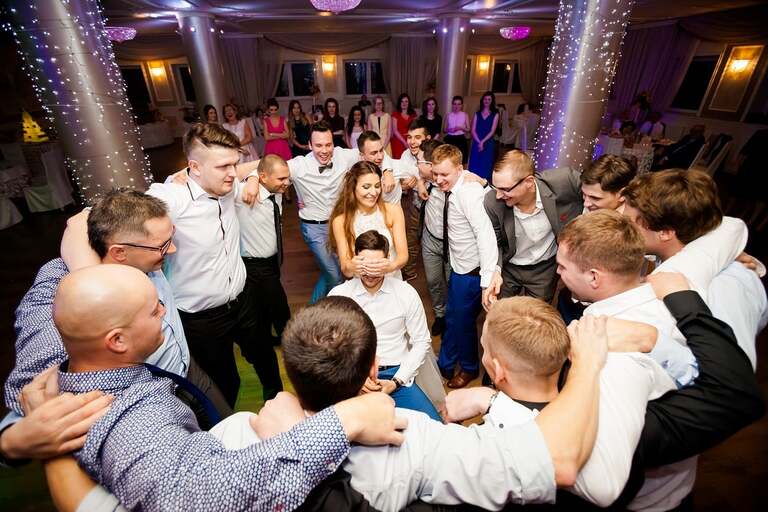 fotograf slubny slask, dwoje fotografow na slub, fotografowie slubni slask, fotograf slubny bielsko, hotel na bloniach bielsko, wesele w hotelu na bloniach, zdjecia slubne cieszyn, slub w kosciele w mikuszowicach, listopadowy slub, fotografia slubna, reportaz slubny, www.magiaobrazu.com, zdjecia slubne, fotoreportaz slubny, fotografcieszyn, zdjecia slubne bielsko,