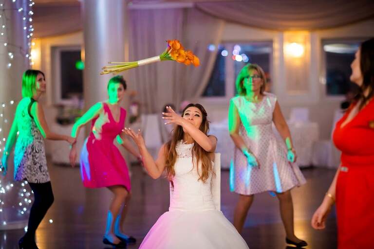 fotograf slubny slask, dwoje fotografow na slub, fotografowie slubni slask, fotograf slubny bielsko, hotel na bloniach bielsko, wesele w hotelu na bloniach, zdjecia slubne cieszyn, slub w kosciele w mikuszowicach, listopadowy slub, fotografia slubna, reportaz slubny, www.magiaobrazu.com, zdjecia slubne, fotoreportaz slubny, fotografcieszyn, zdjecia slubne bielsko,