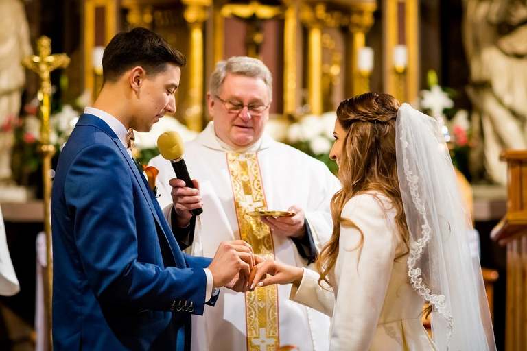 fotograf slubny slask, dwoje fotografow na slub, fotografowie slubni slask, fotograf slubny bielsko, hotel na bloniach bielsko, wesele w hotelu na bloniach, zdjecia slubne cieszyn, slub w kosciele w mikuszowicach, listopadowy slub, fotografia slubna, reportaz slubny, www.magiaobrazu.com, zdjecia slubne, fotoreportaz slubny, fotografcieszyn, zdjecia slubne bielsko,