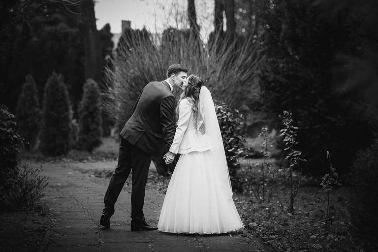 fotograf slubny slask, dwoje fotografow na slub, fotografowie slubni slask, fotograf slubny bielsko, hotel na bloniach bielsko, wesele w hotelu na bloniach, zdjecia slubne cieszyn, slub w kosciele w mikuszowicach, listopadowy slub, fotografia slubna, reportaz slubny, www.magiaobrazu.com, zdjecia slubne, fotoreportaz slubny, fotografcieszyn, zdjecia slubne bielsko,