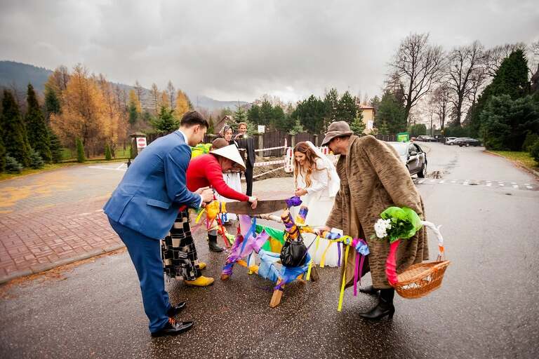 fotograf slubny slask, dwoje fotografow na slub, fotografowie slubni slask, fotograf slubny bielsko, hotel na bloniach bielsko, wesele w hotelu na bloniach, zdjecia slubne cieszyn, slub w kosciele w mikuszowicach, listopadowy slub, fotografia slubna, reportaz slubny, www.magiaobrazu.com, zdjecia slubne, fotoreportaz slubny, fotografcieszyn, zdjecia slubne bielsko,
