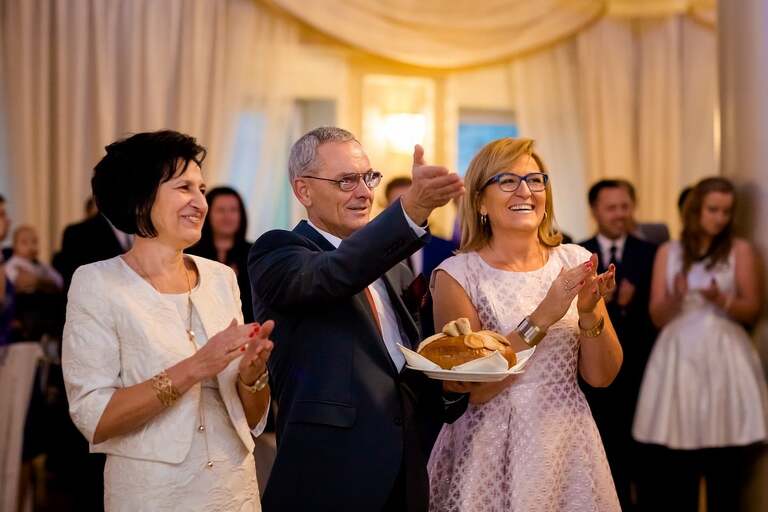 fotograf slubny slask, dwoje fotografow na slub, fotografowie slubni slask, fotograf slubny bielsko, hotel na bloniach bielsko, wesele w hotelu na bloniach, zdjecia slubne cieszyn, slub w kosciele w mikuszowicach, listopadowy slub, fotografia slubna, reportaz slubny, www.magiaobrazu.com, zdjecia slubne, fotoreportaz slubny, fotografcieszyn, zdjecia slubne bielsko,