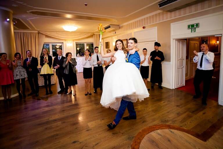 fotograf slubny slask, dwoje fotografow na slub, fotografowie slubni slask, fotograf slubny bielsko, hotel na bloniach bielsko, wesele w hotelu na bloniach, zdjecia slubne cieszyn, slub w kosciele w mikuszowicach, listopadowy slub, fotografia slubna, reportaz slubny, www.magiaobrazu.com, zdjecia slubne, fotoreportaz slubny, fotografcieszyn, zdjecia slubne bielsko,