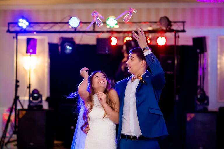 fotograf slubny slask, dwoje fotografow na slub, fotografowie slubni slask, fotograf slubny bielsko, hotel na bloniach bielsko, wesele w hotelu na bloniach, zdjecia slubne cieszyn, slub w kosciele w mikuszowicach, listopadowy slub, fotografia slubna, reportaz slubny, www.magiaobrazu.com, zdjecia slubne, fotoreportaz slubny, fotografcieszyn, zdjecia slubne bielsko,