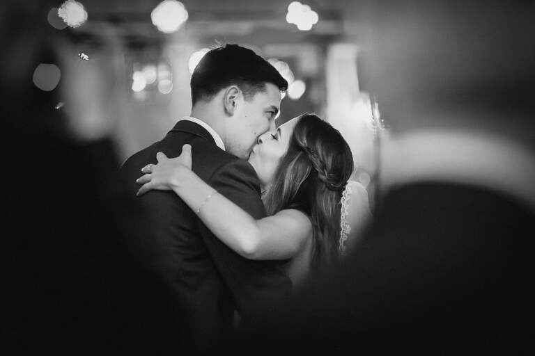 fotograf slubny slask, dwoje fotografow na slub, fotografowie slubni slask, fotograf slubny bielsko, hotel na bloniach bielsko, wesele w hotelu na bloniach, zdjecia slubne cieszyn, slub w kosciele w mikuszowicach, listopadowy slub, fotografia slubna, reportaz slubny, www.magiaobrazu.com, zdjecia slubne, fotoreportaz slubny, fotografcieszyn, zdjecia slubne bielsko,