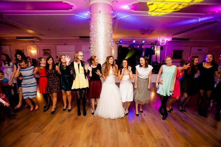 fotograf slubny slask, dwoje fotografow na slub, fotografowie slubni slask, fotograf slubny bielsko, hotel na bloniach bielsko, wesele w hotelu na bloniach, zdjecia slubne cieszyn, slub w kosciele w mikuszowicach, listopadowy slub, fotografia slubna, reportaz slubny, www.magiaobrazu.com, zdjecia slubne, fotoreportaz slubny, fotografcieszyn, zdjecia slubne bielsko,