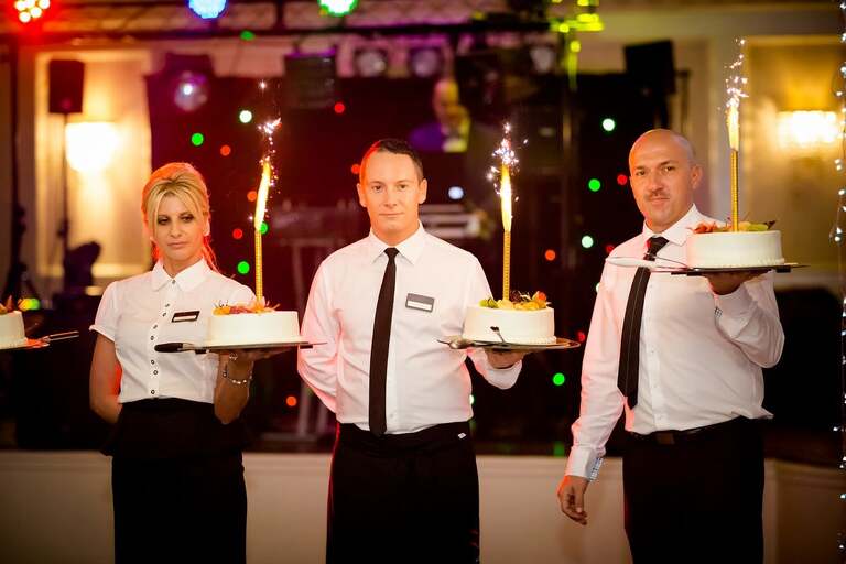 fotograf slubny slask, dwoje fotografow na slub, fotografowie slubni slask, fotograf slubny bielsko, hotel na bloniach bielsko, wesele w hotelu na bloniach, zdjecia slubne cieszyn, slub w kosciele w mikuszowicach, listopadowy slub, fotografia slubna, reportaz slubny, www.magiaobrazu.com, zdjecia slubne, fotoreportaz slubny, fotografcieszyn, zdjecia slubne bielsko,