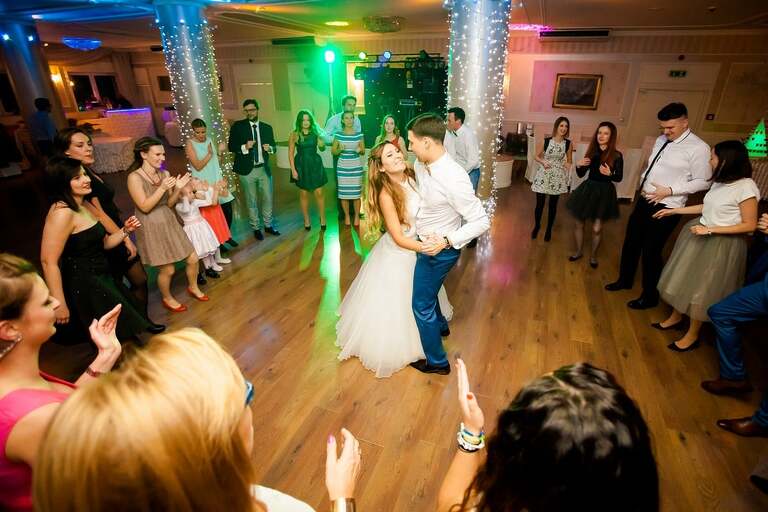 fotograf slubny slask, dwoje fotografow na slub, fotografowie slubni slask, fotograf slubny bielsko, hotel na bloniach bielsko, wesele w hotelu na bloniach, zdjecia slubne cieszyn, slub w kosciele w mikuszowicach, listopadowy slub, fotografia slubna, reportaz slubny, www.magiaobrazu.com, zdjecia slubne, fotoreportaz slubny, fotografcieszyn, zdjecia slubne bielsko,