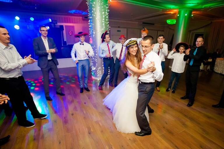 fotograf slubny slask, dwoje fotografow na slub, fotografowie slubni slask, fotograf slubny bielsko, hotel na bloniach bielsko, wesele w hotelu na bloniach, zdjecia slubne cieszyn, slub w kosciele w mikuszowicach, listopadowy slub, fotografia slubna, reportaz slubny, www.magiaobrazu.com, zdjecia slubne, fotoreportaz slubny, fotografcieszyn, zdjecia slubne bielsko,