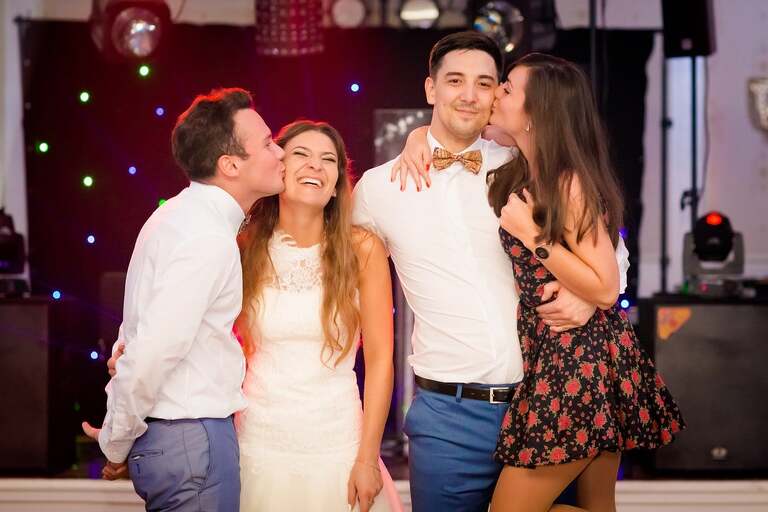 fotograf slubny slask, dwoje fotografow na slub, fotografowie slubni slask, fotograf slubny bielsko, hotel na bloniach bielsko, wesele w hotelu na bloniach, zdjecia slubne cieszyn, slub w kosciele w mikuszowicach, listopadowy slub, fotografia slubna, reportaz slubny, www.magiaobrazu.com, zdjecia slubne, fotoreportaz slubny, fotografcieszyn, zdjecia slubne bielsko,