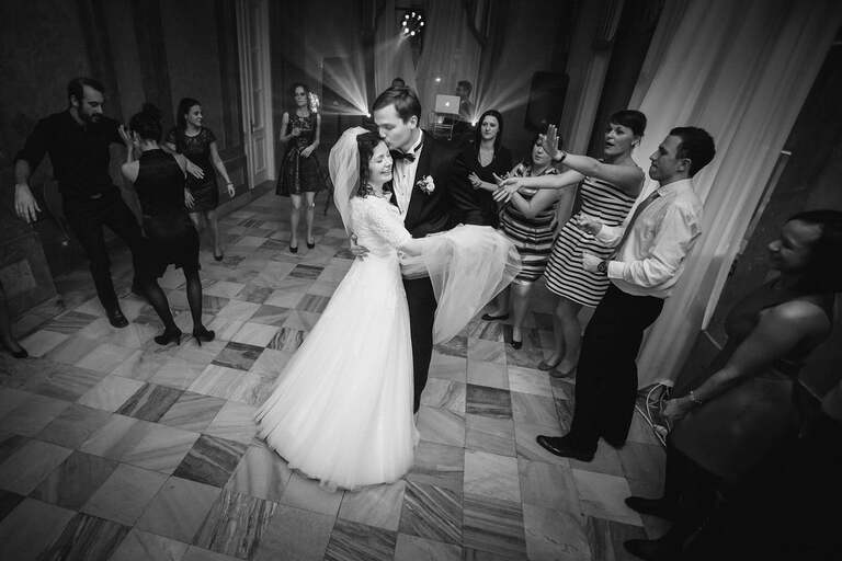 zdjecia slubne warszawa, slub w bazylice sw jerzego w warszawie, wesele w palacu prymasowskim warszawa, sesja slubna palac w wilanowie, plener slubny w palacu w wilanowie, sesja slubna warszawa, plener slubny warszawa, fotografia slubna warszawa, fotografia slubna, zdjecia slubne bielsko, fotograf slubny bielsko, www.magiaobrazu.com, zdjecia slubne warszawa, fotografia slubna slask,