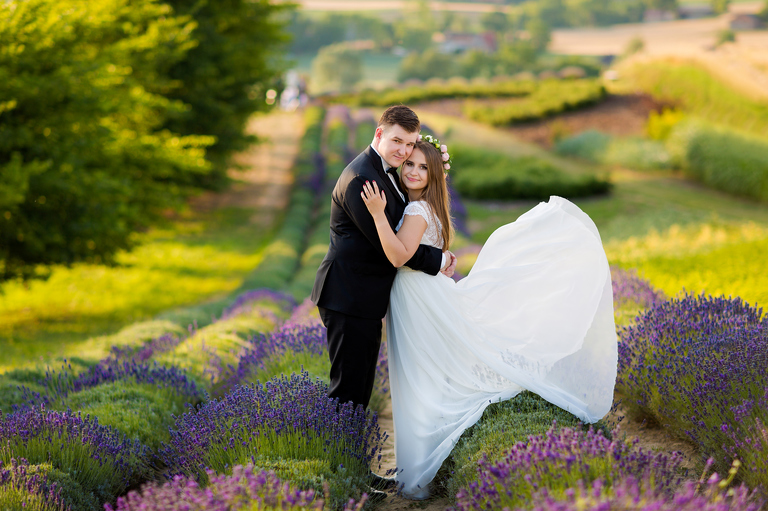 wiosenna sesja slubna, wiosenny plener slubny, sesja slubna w lawendzie, plener slubny na polu lawendy, sesja slubna w zbozu, plener slubny zboze, fotografia slubna krakow, zdjecia slubne krakow, plener slubny w lesie, www.magiaobrazu.com, fotografia slubna, romantyczna sesja slubna, fotografia ślubna, piekny plener slubny, piekna sesja slubna, fotograf ślubny Kraków, fotografowie ślubni, fotograf slask,dwóch fotografów na ślub, Anna i Jacek Bieniek, zdjęcia ślubne śląsk,