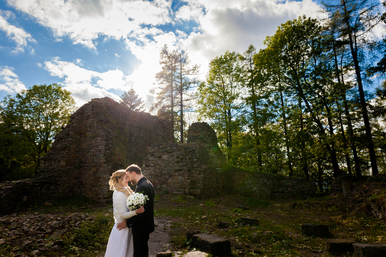 plener slubny lanckorona, sesja slubna lanckorona, sesja slubna w gorach, plener slubny w gorach, sesja slubna w beskidach, plener slubny beskidy, zdjecia slubne zywiec, fotografia slubna slask, zdjecia slubne slask, romantyczny plener slubny, fotograf slubny bielsko, plener slubny w lesie slask, sesja slubna w lesie slask, plener slubny las slask, fotografia slubna slask, zdjecia slubne slask, fotografia slubna katowice, zdjecia slubne katowice, romantyczna sesja slubna slask, zdjecia slubne bielsko, fotografia slubna bielsko, oryginalny plener slubny, oryginalna sesja slubna, www.magiaobrazu.com, Anna i Jacek Bieniek,