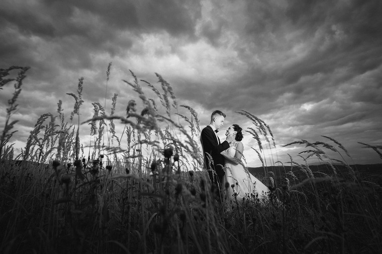 zdjecia slubne zywiec, romantyczny plener slubny, plener slubny beskidy, zdjecia slubne w gorach, plener slubny w gorach, sesja slubna w gorach, sesja slubna w beskidach, plener slubny beskidy, sesja slubna beskidy, fotograf slubny slask, fotografia slubna zywiec, fotograf slubny bielsko, sesja slubna nad jeziorem slask, fotografia slubna slask, zdjecia slubne slask, fotografia slubna katowice, zdjecia slubne katowice, romantyczna sesja slubna slask, zdjecia slubne bielsko, fotografia slubna bielsko, oryginalny plener slubny, oryginalna sesja slubna, www.magiaobrazu.com, Anna i Jacek Bieniek,