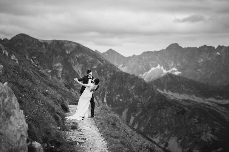 plener slubny w Tatrach, sesja slubna Tatry, fotografia slubna Tatry, tatrzanski plener slubny, sesja slubna tatry, plener slubny tatry, fotografia slubna slask, zdjecia slubne krakow, fotograf na slub zakopane, zdjecia slubne zakopane, sesja slubna na kasprowym, plener slubny na kasprowym, zachod slonca na kasprowym, fotografia slubna krakow, zdjecia slubne slask, fotografia slubna bielsko, zdjecia slubne bielsko, fotografia slubna zywiec, zdjecia slubne zywiec, piekna sesja slubna, najladniejsze sesje slubne, fotograf slubny Krakow, fotografowie slubni, dwoch fotografow na slub, Anna i Jacek Bieniek; zdjecia slubne slask, www.magiaobrazu.com,