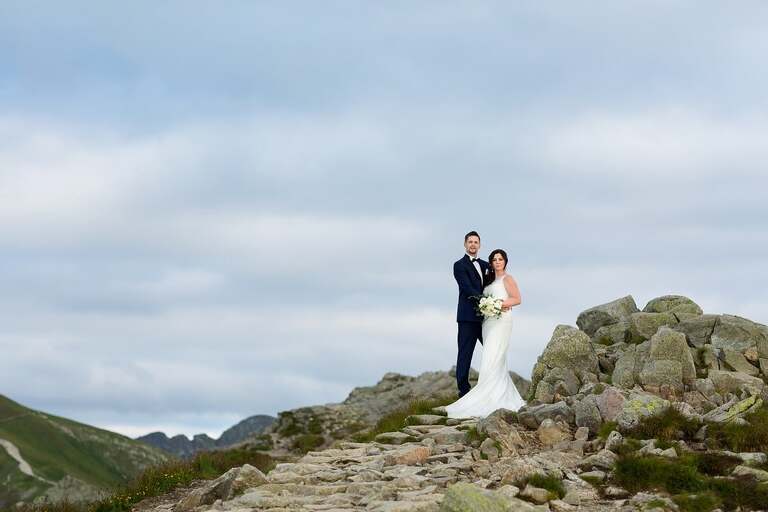 plener slubny w Tatrach, sesja slubna Tatry, fotografia slubna Tatry, tatrzanski plener slubny, sesja slubna tatry, plener slubny tatry, fotografia slubna slask, zdjecia slubne krakow, fotograf na slub zakopane, zdjecia slubne zakopane, sesja slubna na kasprowym, plener slubny na kasprowym, zachod slonca na kasprowym, fotografia slubna krakow, zdjecia slubne slask, fotografia slubna bielsko, zdjecia slubne bielsko, fotografia slubna zywiec, zdjecia slubne zywiec, piekna sesja slubna, najladniejsze sesje slubne, fotograf slubny Krakow, fotografowie slubni, dwoch fotografow na slub, Anna i Jacek Bieniek; zdjecia slubne slask, www.magiaobrazu.com,