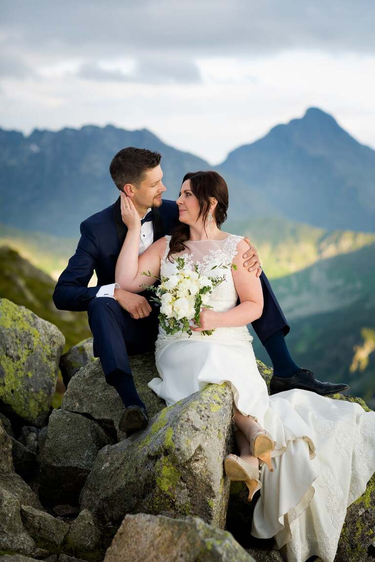 plener slubny w Tatrach, sesja slubna Tatry, fotografia slubna Tatry, tatrzanski plener slubny, sesja slubna tatry, plener slubny tatry, fotografia slubna slask, zdjecia slubne krakow, fotograf na slub zakopane, zdjecia slubne zakopane, sesja slubna na kasprowym, plener slubny na kasprowym, zachod slonca na kasprowym, fotografia slubna krakow, zdjecia slubne slask, fotografia slubna bielsko, zdjecia slubne bielsko, fotografia slubna zywiec, zdjecia slubne zywiec, piekna sesja slubna, najladniejsze sesje slubne, fotograf slubny Krakow, fotografowie slubni, dwoch fotografow na slub, Anna i Jacek Bieniek; zdjecia slubne slask, www.magiaobrazu.com,