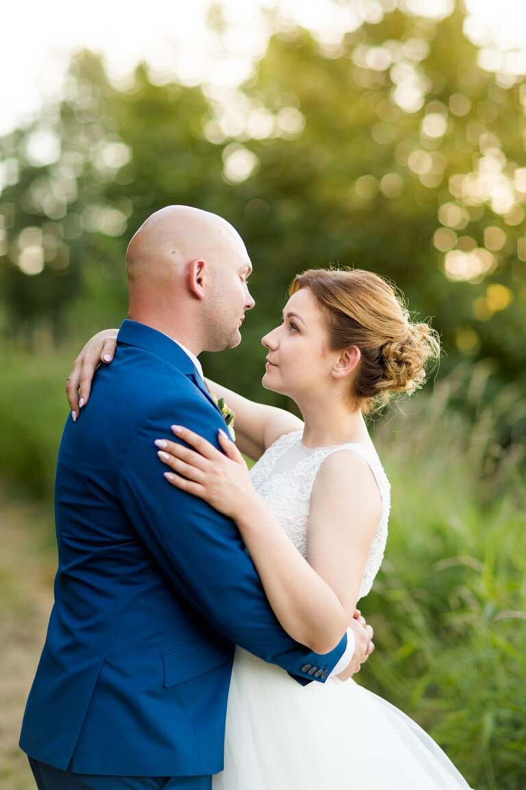 fotografia slubna slask, piekna letnia sesja w naturze, romantyczna sesja slubna pszczyna, sesja slubna w lesie, plener slubny w lesie, fotografia slubna katowice, zdjecia slubne katowice, fotograf slubny katowice, zdjecia slubne bielsko, fotograf slubny bielsko, zdjecia slubne slask, dwoch fotografow na slub, fotografia slubna krakow,