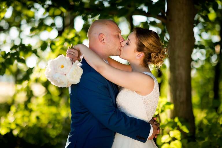 fotografia slubna slask, piekna letnia sesja w naturze, romantyczna sesja slubna pszczyna, sesja slubna w lesie, plener slubny w lesie, fotografia slubna katowice, zdjecia slubne katowice, fotograf slubny katowice, zdjecia slubne bielsko, fotograf slubny bielsko, zdjecia slubne slask, dwoch fotografow na slub, fotografia slubna krakow,