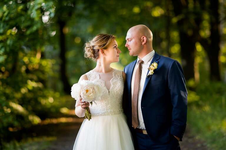 fotografia slubna slask, piekna letnia sesja w naturze, romantyczna sesja slubna pszczyna, sesja slubna w lesie, plener slubny w lesie, fotografia slubna katowice, zdjecia slubne katowice, fotograf slubny katowice, zdjecia slubne bielsko, fotograf slubny bielsko, zdjecia slubne slask, dwoch fotografow na slub, fotografia slubna krakow,