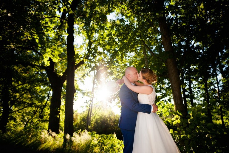 fotografia slubna slask, piekna letnia sesja w naturze, romantyczna sesja slubna pszczyna, sesja slubna w lesie, plener slubny w lesie, fotografia slubna katowice, zdjecia slubne katowice, fotograf slubny katowice, zdjecia slubne bielsko, fotograf slubny bielsko, zdjecia slubne slask, dwoch fotografow na slub, fotografia slubna krakow,