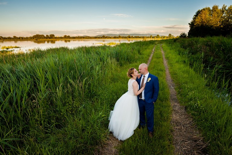 fotografia slubna slask, piekna letnia sesja w naturze, romantyczna sesja slubna pszczyna, sesja slubna w lesie, plener slubny w lesie, fotografia slubna katowice, zdjecia slubne katowice, fotograf slubny katowice, zdjecia slubne bielsko, fotograf slubny bielsko, zdjecia slubne slask, dwoch fotografow na slub, fotografia slubna krakow,