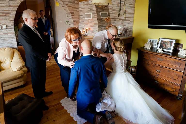 fotografia slubna slask, slub w kościele Wszystkich Świętych w Pszczynie, wesele w zlotej podkowie, restauracja Złota Podkowa w Goczałkowicach, sesja slubna w lesie, plener slubny w lesie, fotografia slubna katowice, zdjecia slubne katowice, fotograf slubny katowice, zdjecia slubne bielsko, fotograf slubny bielsko, zdjecia slubne slask, dwoch fotografow na slub, fotografia slubna krakow,