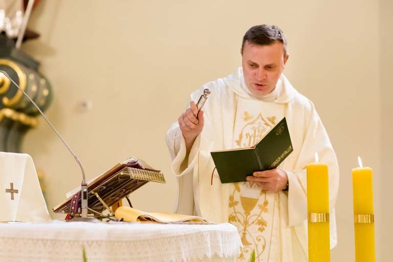 fotografia slubna slask, slub w kościele Wszystkich Świętych w Pszczynie, wesele w zlotej podkowie, restauracja Złota Podkowa w Goczałkowicach, sesja slubna w lesie, plener slubny w lesie, fotografia slubna katowice, zdjecia slubne katowice, fotograf slubny katowice, zdjecia slubne bielsko, fotograf slubny bielsko, zdjecia slubne slask, dwoch fotografow na slub, fotografia slubna krakow,