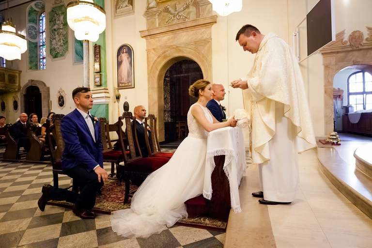 fotografia slubna slask, slub w kościele Wszystkich Świętych w Pszczynie, wesele w zlotej podkowie, restauracja Złota Podkowa w Goczałkowicach, sesja slubna w lesie, plener slubny w lesie, fotografia slubna katowice, zdjecia slubne katowice, fotograf slubny katowice, zdjecia slubne bielsko, fotograf slubny bielsko, zdjecia slubne slask, dwoch fotografow na slub, fotografia slubna krakow,