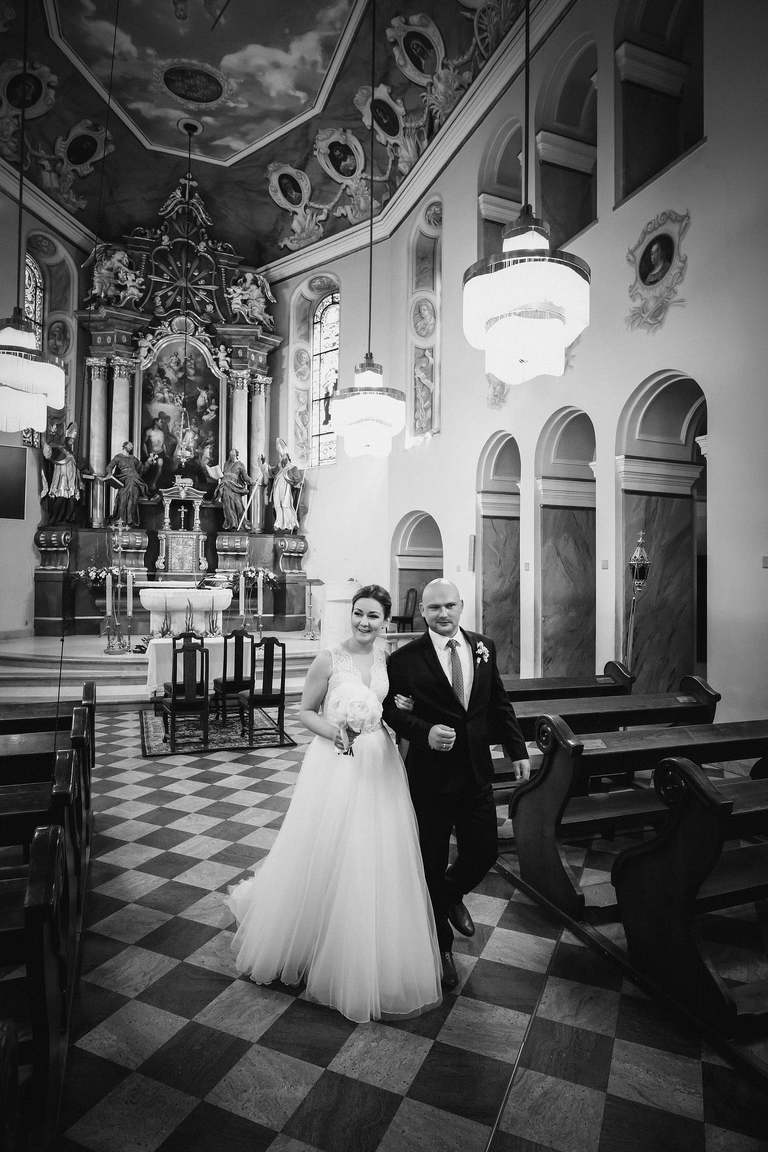 fotografia slubna slask, slub w kościele Wszystkich Świętych w Pszczynie, wesele w zlotej podkowie, restauracja Złota Podkowa w Goczałkowicach, sesja slubna w lesie, plener slubny w lesie, fotografia slubna katowice, zdjecia slubne katowice, fotograf slubny katowice, zdjecia slubne bielsko, fotograf slubny bielsko, zdjecia slubne slask, dwoch fotografow na slub, fotografia slubna krakow,