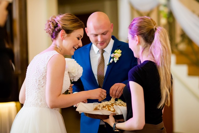 fotografia slubna slask, slub w kościele Wszystkich Świętych w Pszczynie, wesele w zlotej podkowie, restauracja Złota Podkowa w Goczałkowicach, sesja slubna w lesie, plener slubny w lesie, fotografia slubna katowice, zdjecia slubne katowice, fotograf slubny katowice, zdjecia slubne bielsko, fotograf slubny bielsko, zdjecia slubne slask, dwoch fotografow na slub, fotografia slubna krakow,