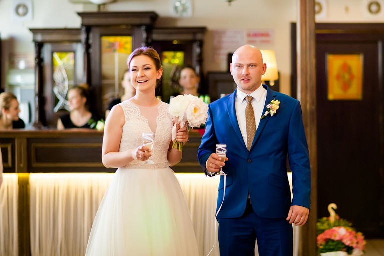 fotografia slubna slask, slub w kościele Wszystkich Świętych w Pszczynie, wesele w zlotej podkowie, restauracja Złota Podkowa w Goczałkowicach, sesja slubna w lesie, plener slubny w lesie, fotografia slubna katowice, zdjecia slubne katowice, fotograf slubny katowice, zdjecia slubne bielsko, fotograf slubny bielsko, zdjecia slubne slask, dwoch fotografow na slub, fotografia slubna krakow,