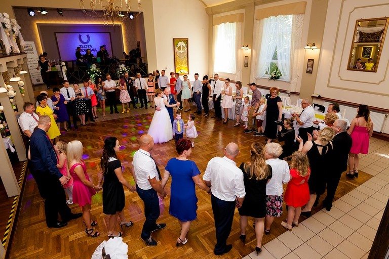 fotografia slubna slask, slub w kościele Wszystkich Świętych w Pszczynie, wesele w zlotej podkowie, restauracja Złota Podkowa w Goczałkowicach, sesja slubna w lesie, plener slubny w lesie, fotografia slubna katowice, zdjecia slubne katowice, fotograf slubny katowice, zdjecia slubne bielsko, fotograf slubny bielsko, zdjecia slubne slask, dwoch fotografow na slub, fotografia slubna krakow,