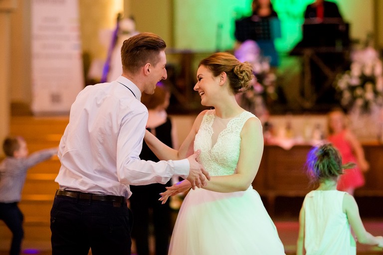 fotografia slubna slask, slub w kościele Wszystkich Świętych w Pszczynie, wesele w zlotej podkowie, restauracja Złota Podkowa w Goczałkowicach, sesja slubna w lesie, plener slubny w lesie, fotografia slubna katowice, zdjecia slubne katowice, fotograf slubny katowice, zdjecia slubne bielsko, fotograf slubny bielsko, zdjecia slubne slask, dwoch fotografow na slub, fotografia slubna krakow,