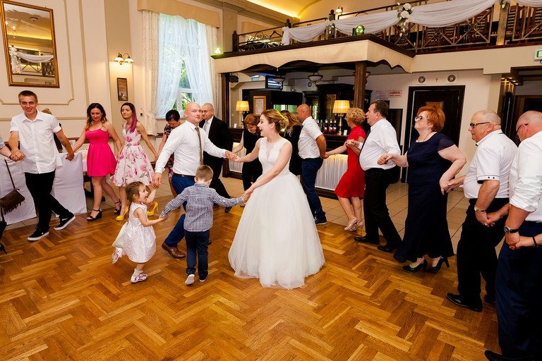 fotografia slubna slask, slub w kościele Wszystkich Świętych w Pszczynie, wesele w zlotej podkowie, restauracja Złota Podkowa w Goczałkowicach, sesja slubna w lesie, plener slubny w lesie, fotografia slubna katowice, zdjecia slubne katowice, fotograf slubny katowice, zdjecia slubne bielsko, fotograf slubny bielsko, zdjecia slubne slask, dwoch fotografow na slub, fotografia slubna krakow,