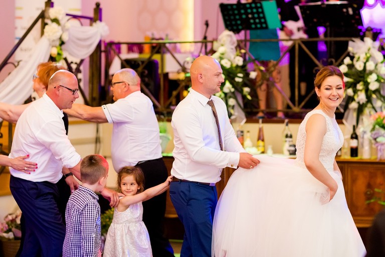 fotografia slubna slask, slub w kościele Wszystkich Świętych w Pszczynie, wesele w zlotej podkowie, restauracja Złota Podkowa w Goczałkowicach, sesja slubna w lesie, plener slubny w lesie, fotografia slubna katowice, zdjecia slubne katowice, fotograf slubny katowice, zdjecia slubne bielsko, fotograf slubny bielsko, zdjecia slubne slask, dwoch fotografow na slub, fotografia slubna krakow,