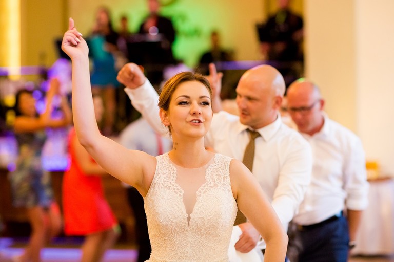 fotografia slubna slask, slub w kościele Wszystkich Świętych w Pszczynie, wesele w zlotej podkowie, restauracja Złota Podkowa w Goczałkowicach, sesja slubna w lesie, plener slubny w lesie, fotografia slubna katowice, zdjecia slubne katowice, fotograf slubny katowice, zdjecia slubne bielsko, fotograf slubny bielsko, zdjecia slubne slask, dwoch fotografow na slub, fotografia slubna krakow,