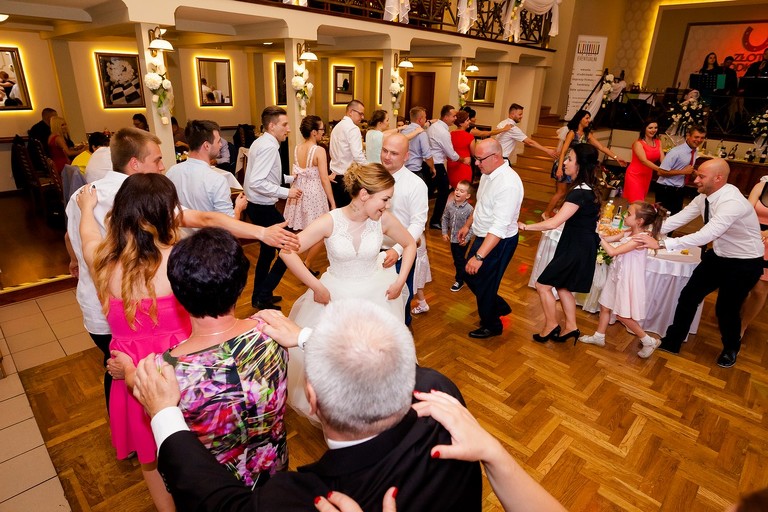 fotografia slubna slask, slub w kościele Wszystkich Świętych w Pszczynie, wesele w zlotej podkowie, restauracja Złota Podkowa w Goczałkowicach, sesja slubna w lesie, plener slubny w lesie, fotografia slubna katowice, zdjecia slubne katowice, fotograf slubny katowice, zdjecia slubne bielsko, fotograf slubny bielsko, zdjecia slubne slask, dwoch fotografow na slub, fotografia slubna krakow,