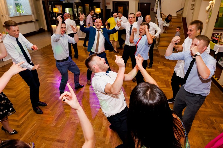 fotografia slubna slask, slub w kościele Wszystkich Świętych w Pszczynie, wesele w zlotej podkowie, restauracja Złota Podkowa w Goczałkowicach, sesja slubna w lesie, plener slubny w lesie, fotografia slubna katowice, zdjecia slubne katowice, fotograf slubny katowice, zdjecia slubne bielsko, fotograf slubny bielsko, zdjecia slubne slask, dwoch fotografow na slub, fotografia slubna krakow,