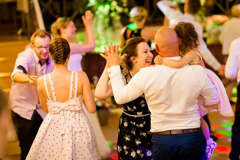 fotografia slubna slask, slub w kościele Wszystkich Świętych w Pszczynie, wesele w zlotej podkowie, restauracja Złota Podkowa w Goczałkowicach, sesja slubna w lesie, plener slubny w lesie, fotografia slubna katowice, zdjecia slubne katowice, fotograf slubny katowice, zdjecia slubne bielsko, fotograf slubny bielsko, zdjecia slubne slask, dwoch fotografow na slub, fotografia slubna krakow,