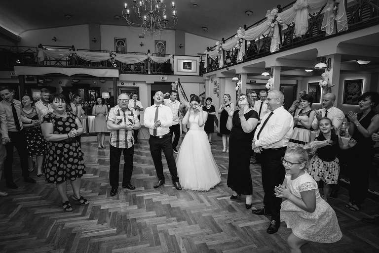 fotografia slubna slask, slub w kościele Wszystkich Świętych w Pszczynie, wesele w zlotej podkowie, restauracja Złota Podkowa w Goczałkowicach, sesja slubna w lesie, plener slubny w lesie, fotografia slubna katowice, zdjecia slubne katowice, fotograf slubny katowice, zdjecia slubne bielsko, fotograf slubny bielsko, zdjecia slubne slask, dwoch fotografow na slub, fotografia slubna krakow,