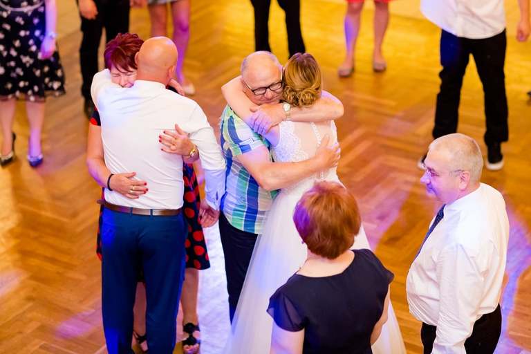 fotografia slubna slask, slub w kościele Wszystkich Świętych w Pszczynie, wesele w zlotej podkowie, restauracja Złota Podkowa w Goczałkowicach, sesja slubna w lesie, plener slubny w lesie, fotografia slubna katowice, zdjecia slubne katowice, fotograf slubny katowice, zdjecia slubne bielsko, fotograf slubny bielsko, zdjecia slubne slask, dwoch fotografow na slub, fotografia slubna krakow,