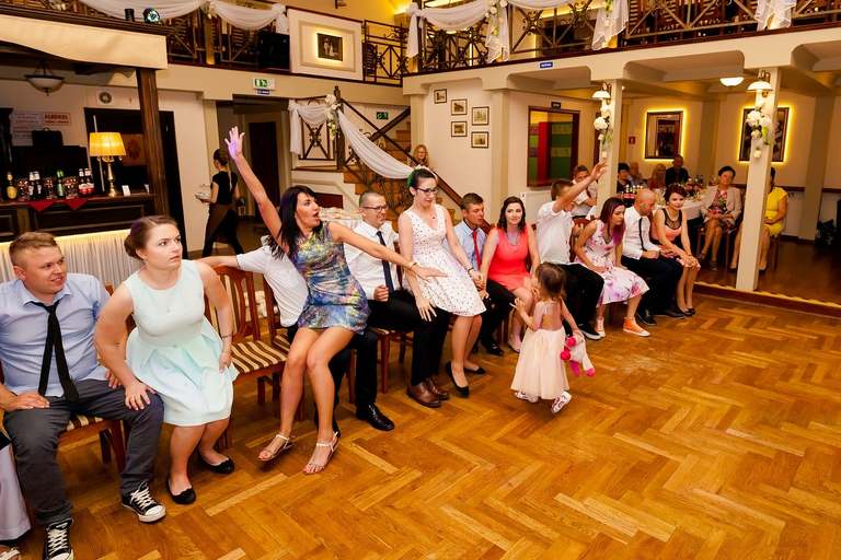 fotografia slubna slask, slub w kościele Wszystkich Świętych w Pszczynie, wesele w zlotej podkowie, restauracja Złota Podkowa w Goczałkowicach, sesja slubna w lesie, plener slubny w lesie, fotografia slubna katowice, zdjecia slubne katowice, fotograf slubny katowice, zdjecia slubne bielsko, fotograf slubny bielsko, zdjecia slubne slask, dwoch fotografow na slub, fotografia slubna krakow,