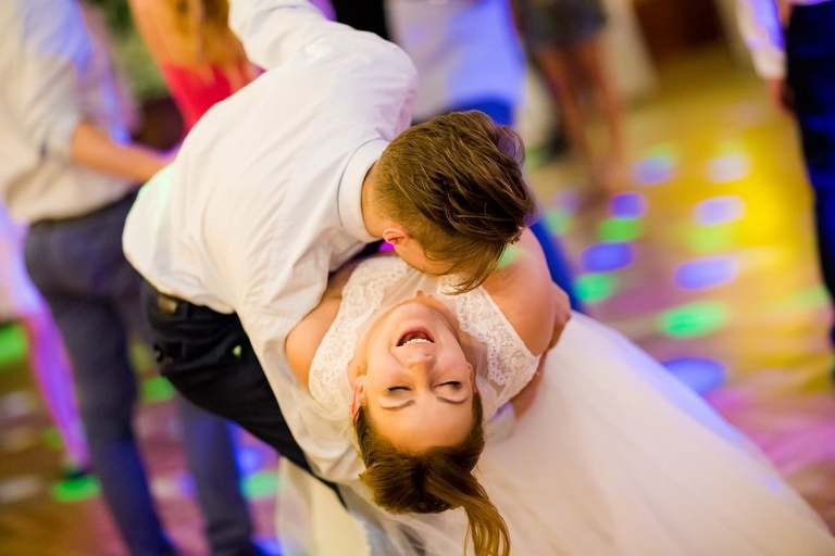 fotografia slubna slask, slub w kościele Wszystkich Świętych w Pszczynie, wesele w zlotej podkowie, restauracja Złota Podkowa w Goczałkowicach, sesja slubna w lesie, plener slubny w lesie, fotografia slubna katowice, zdjecia slubne katowice, fotograf slubny katowice, zdjecia slubne bielsko, fotograf slubny bielsko, zdjecia slubne slask, dwoch fotografow na slub, fotografia slubna krakow,