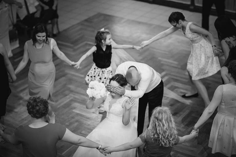 fotografia slubna slask, slub w kościele Wszystkich Świętych w Pszczynie, wesele w zlotej podkowie, restauracja Złota Podkowa w Goczałkowicach, sesja slubna w lesie, plener slubny w lesie, fotografia slubna katowice, zdjecia slubne katowice, fotograf slubny katowice, zdjecia slubne bielsko, fotograf slubny bielsko, zdjecia slubne slask, dwoch fotografow na slub, fotografia slubna krakow,