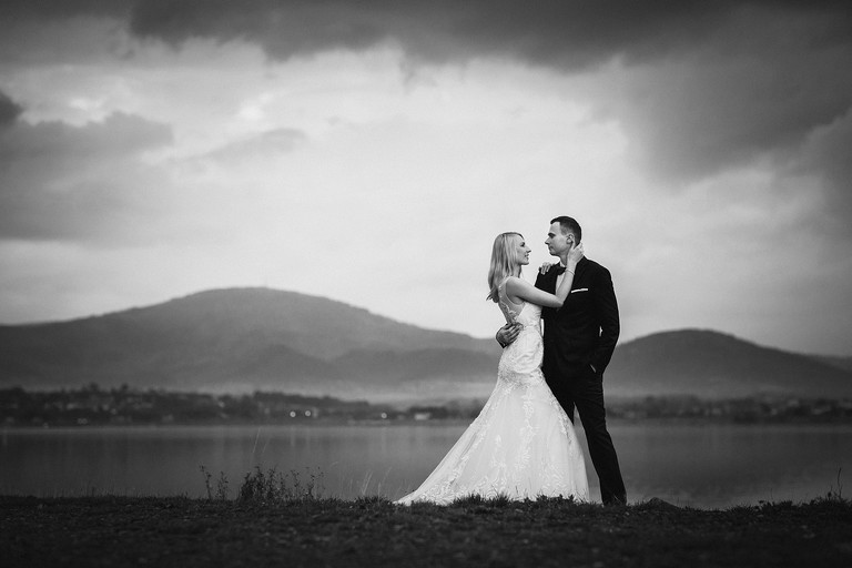 zdjecia slubne zywiec, romantyczny plener slubny, plener slubny beskidy, sesja slubna beskidy, fotograf slubny slask, fotografia slubna zywiec, fotograf slubny bielsko, sesja slubna nad jeziorem slask, fotografia slubna slask, zdjecia slubne slask, fotografia slubna katowice, zdjecia slubne katowice, romantyczna sesja slubna slask, zdjecia slubne bielsko, fotografia slubna bielsko, oryginalny plener slubny, oryginalna sesja slubna, www.magiaobrazu.com, Anna i Jacek Bieniek,