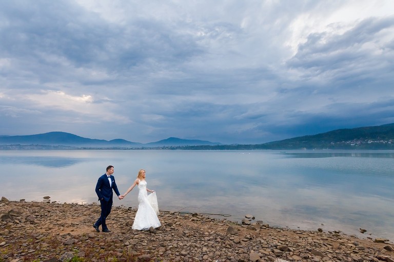 zdjecia slubne zywiec, romantyczny plener slubny, plener slubny beskidy, sesja slubna beskidy, fotograf slubny slask, fotografia slubna zywiec, fotograf slubny bielsko, sesja slubna nad jeziorem slask, fotografia slubna slask, zdjecia slubne slask, fotografia slubna katowice, zdjecia slubne katowice, romantyczna sesja slubna slask, zdjecia slubne bielsko, fotografia slubna bielsko, oryginalny plener slubny, oryginalna sesja slubna, www.magiaobrazu.com, Anna i Jacek Bieniek,