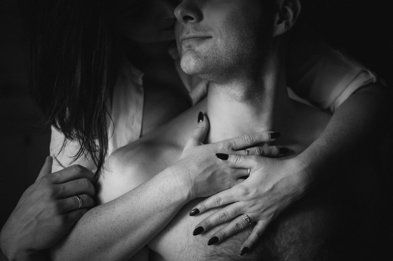 sesje sensualne bielsko, zdjecia sensualne bielsko, sesja intymna pary bielsko, zdjecia intymne pary bielsko, zmyslowa sesja pary, sesja walentynkowa bielsko, lozkowa sesja pary bielsko, zdjecia zmyslowe dla par bielsko, fotograf sesje sensualne, www.magiaobrazu.com, fotografia slubna slask, fotograf slubny krakow, fotografia slubna slask, romantyczna sesja pary, sensual session, love photoshoot, sensual photoshoot, fotograf sesja intymna, fotograf zmyslowa sesja, fotograf sesja sensualna