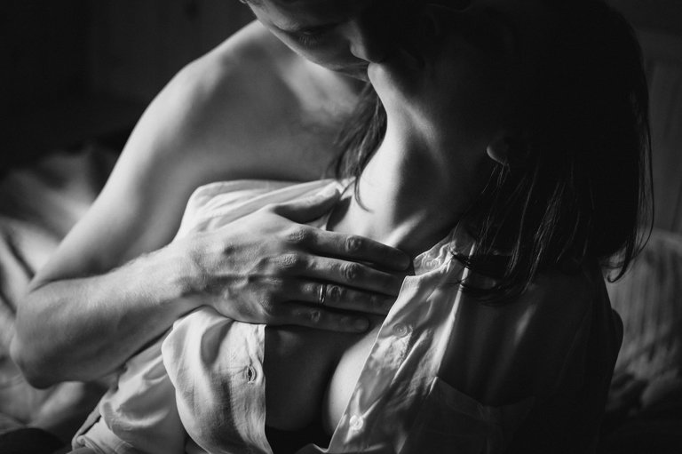 sesje sensualne bielsko, zdjecia sensualne bielsko, sesja intymna pary bielsko, zdjecia intymne pary bielsko, zmyslowa sesja pary, sesja walentynkowa bielsko, lozkowa sesja pary bielsko, zdjecia zmyslowe dla par bielsko, fotograf sesje sensualne, www.magiaobrazu.com, fotografia slubna slask, fotograf slubny krakow, fotografia slubna slask, romantyczna sesja pary, sensual session, love photoshoot, sensual photoshoot, fotograf sesja intymna, fotograf zmyslowa sesja, fotograf sesja sensualna