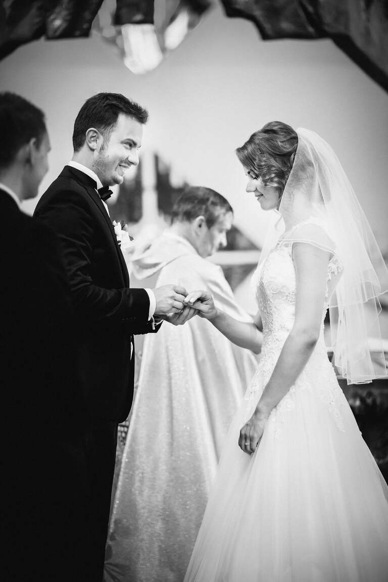 fotografia slubna slask, zdjecia slubne tychy, fotograf slubny pszczyna, zdjecia slubne slask, wesele markowy w pszczynie, slub w kosciele podwyzszenia krzyza w pszczynie, slub slask, zdjecia slubne katowice, dwoch fotografow na slub, fotografia slubna krakow, fotografia slubna bielsko, zdjecia slubne bielsko